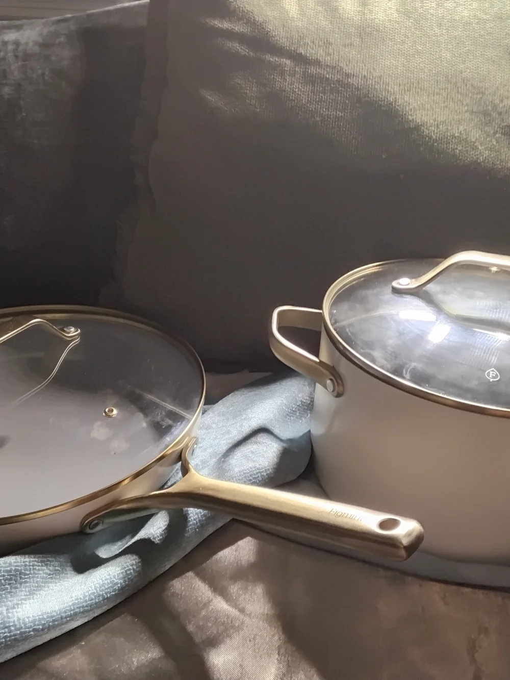 White Ceramic-Coated Cookware Set with Gold Handles - Picture 7 of 7